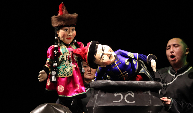 Бурятский театр кукол «Ульгэр» впервые выступит в Грозном