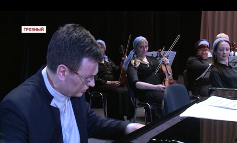 В Чечне дали концерт всемирно известные пианисты Александр Яковлев и Саяны Сангидорж из Монголии