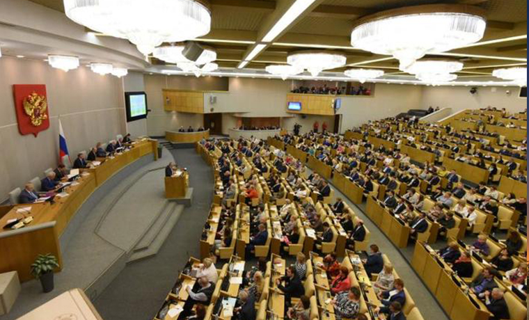 Госдума приняла в первом чтении законопроект о выплатах при рождении первенца