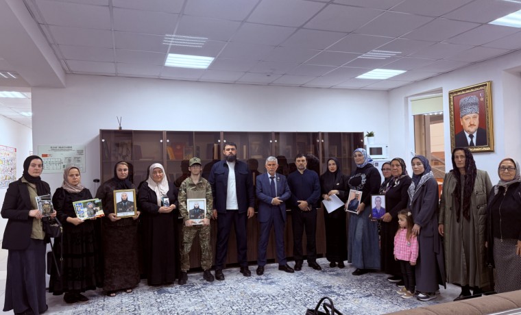 Фонд «Защитники Отечества» провел в Грозном памятное мероприятие «Слово Памяти и Чести»