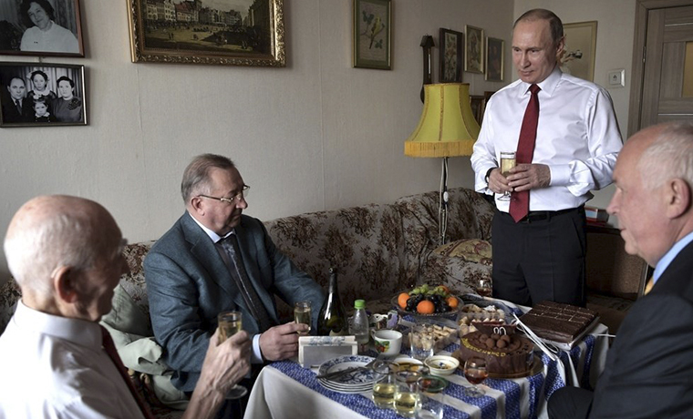 Владимир Путин поздравил с юбилеем своего бывшего начальника