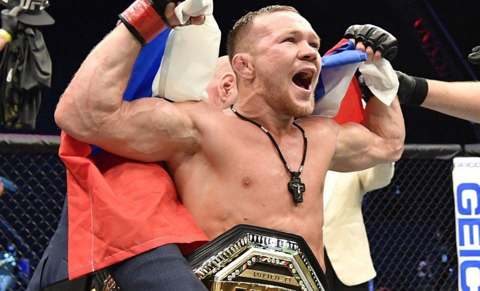 Петр Ян стал чемпионом UFC в легчайшем весе в рамках номерного турнира в Абу-Даби