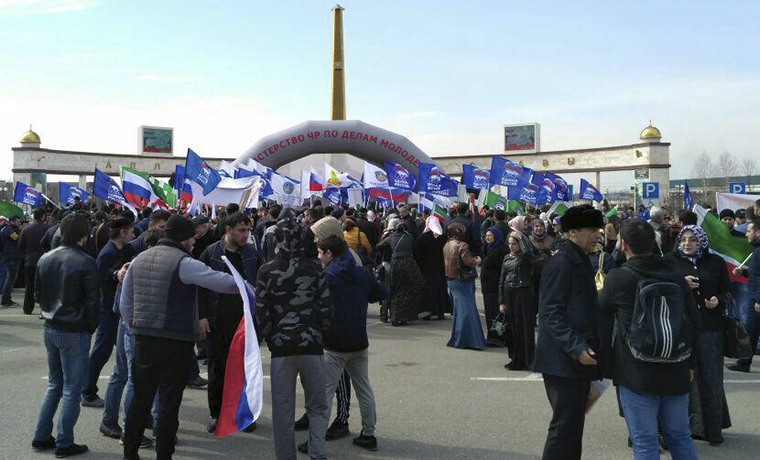 В Грозном проходит митинг, приуроченный к годовщине воссоединения Крыма с Россией