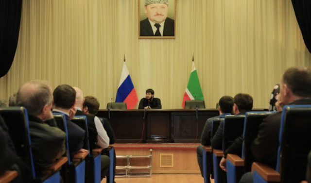 В мэрии Грозного обсудили качество услуг населению управляющими компаниями