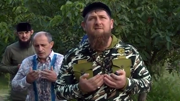 Рамзан Кадыров посетил зиярат шейха Ташу-Хаджи Саясановского