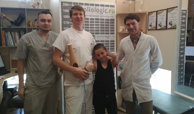 Мансур Цакаев примерил новые биоэлектрические протезы в одной из клиник Санкт-Петербурга