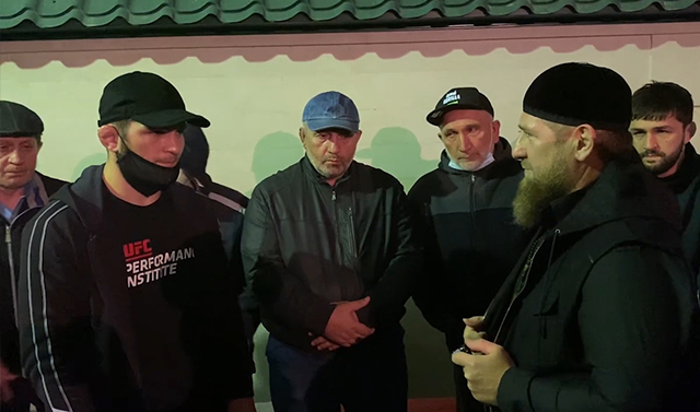 Рамзан Кадыров посетил похороны Абдулманапа Нурмагомедова