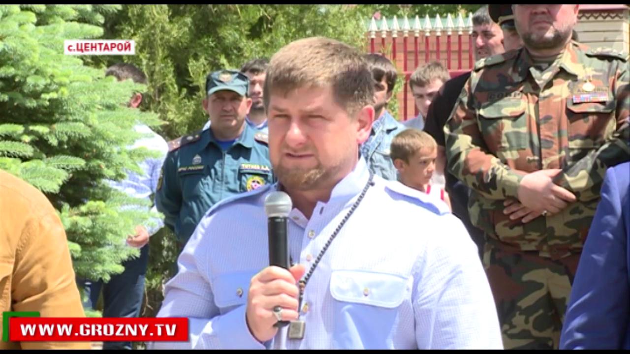 Рамзан Кадыров посетил последний звонок в центороевской первой школе