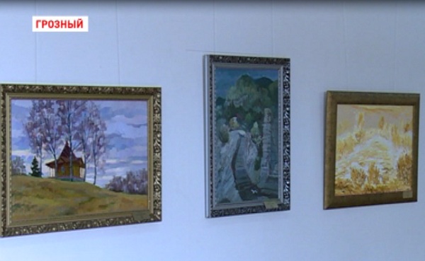 В Грозном прошла художественная выставка под названием «Эпоху не искал свою, мне выпасть не могла иная»