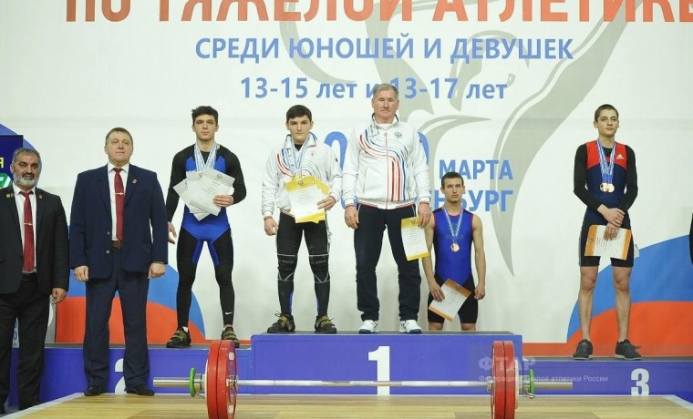 Чеченский атлет привез три золотые медали с первенства России по тяжелой атлетике