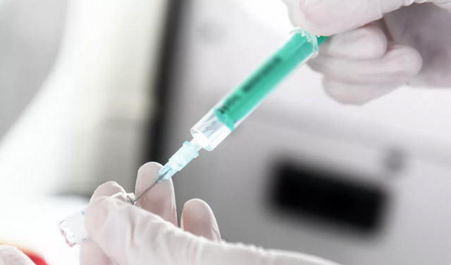 В России из-за ситуации с коронавирусом приостановлена вакцинация
