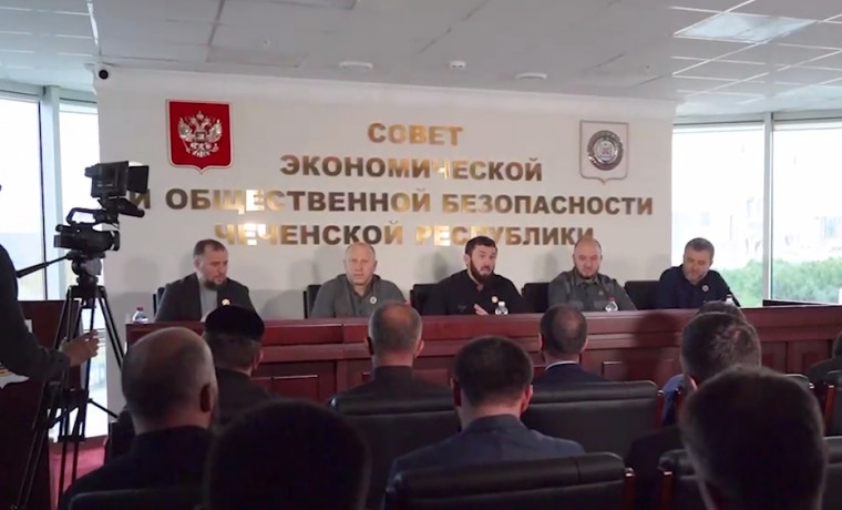 Коллективу Совбеза ЧР представили нового секретаря Апты Алаудинова