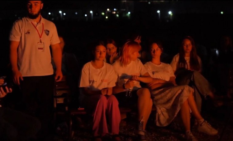 «Молодая Гвардия» ЧР совместно с волонтерской ротой отметили День российского кино