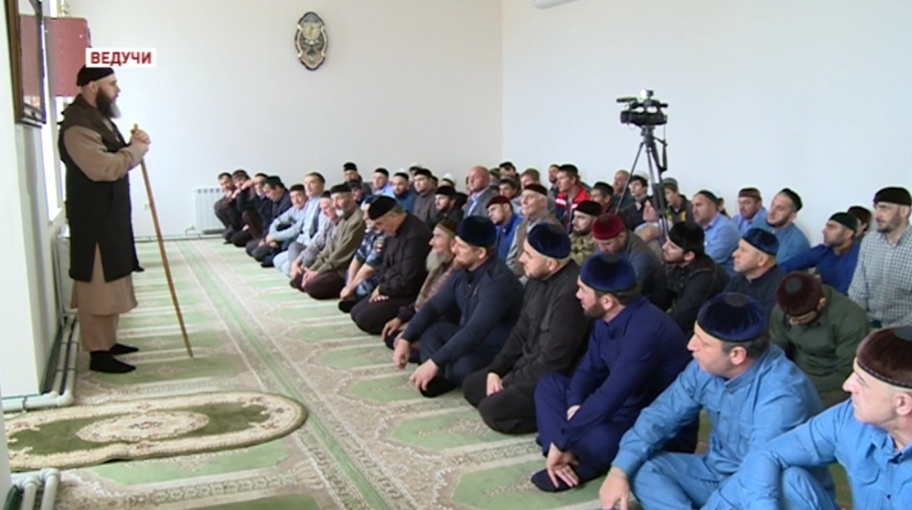 Пятничную молитву Рамзан Кадыров совершил в селении Ведучи