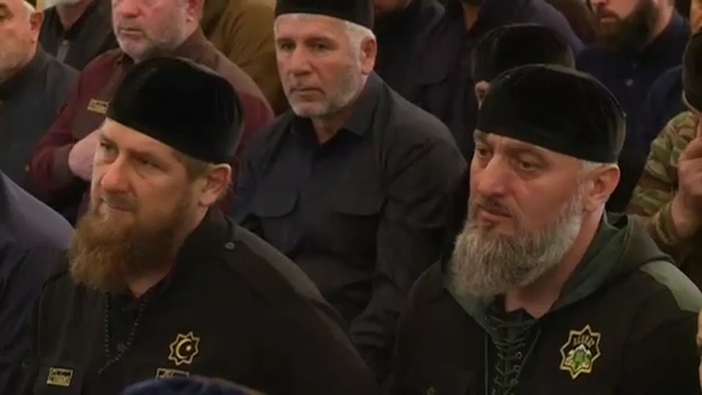 Глава Чечни вместе с соратниками совершил Ид намаз в мечети имени Абдулхамида Кадырова