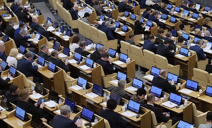 Госдума приняла во втором чтении законопроект о президентских сроках