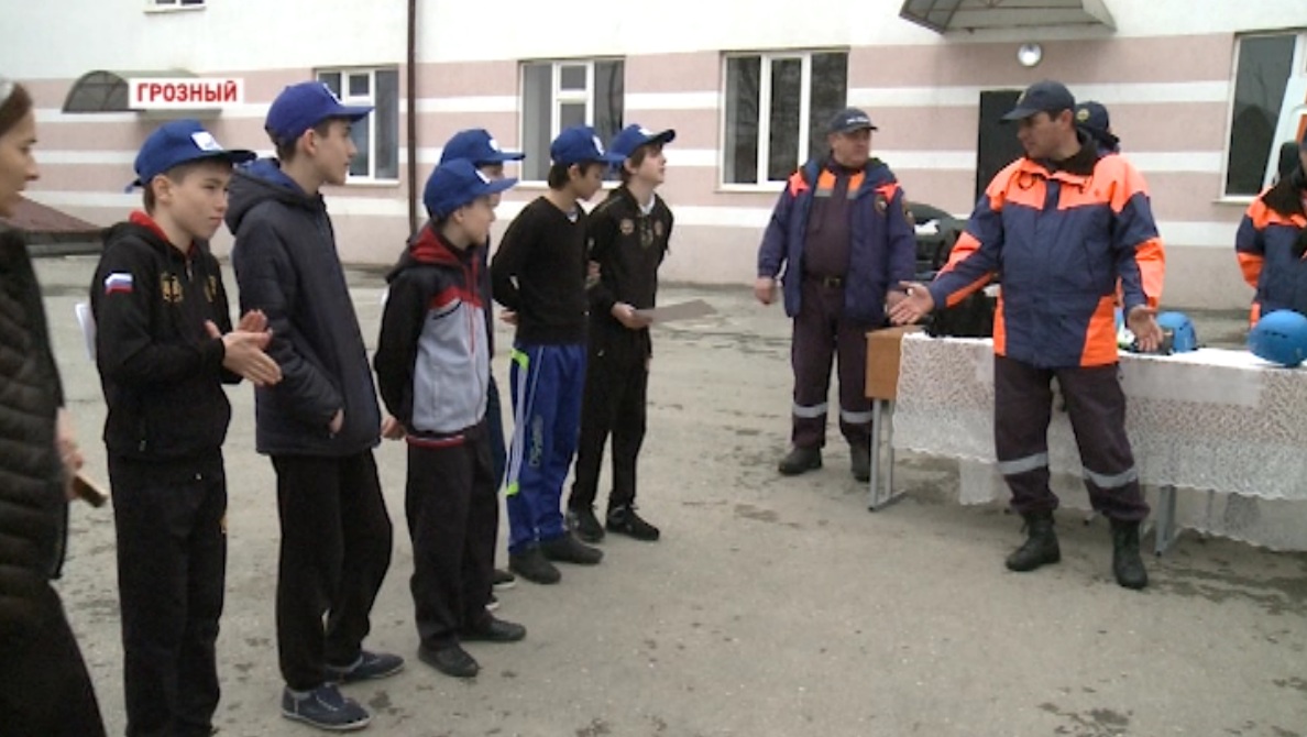 Чеченские школьники научились спасать людей в экстренных ситуациях