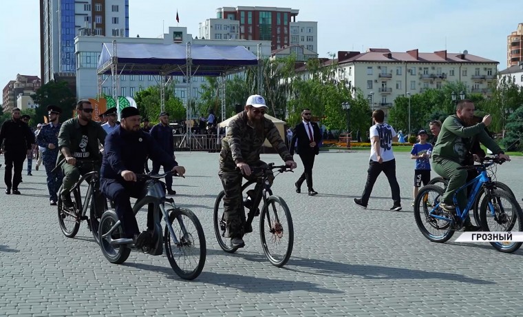 Рамзан Кадыров совершил велопрогулку по улицам Грозного