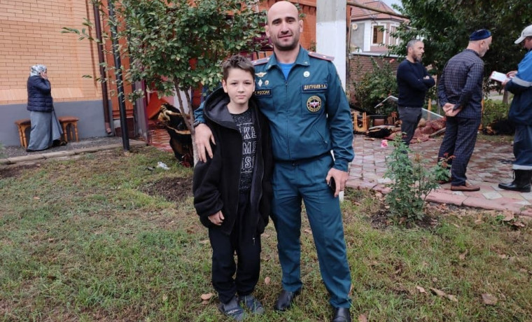 В Грозном пожарный спас из огня десятилетнего мальчика