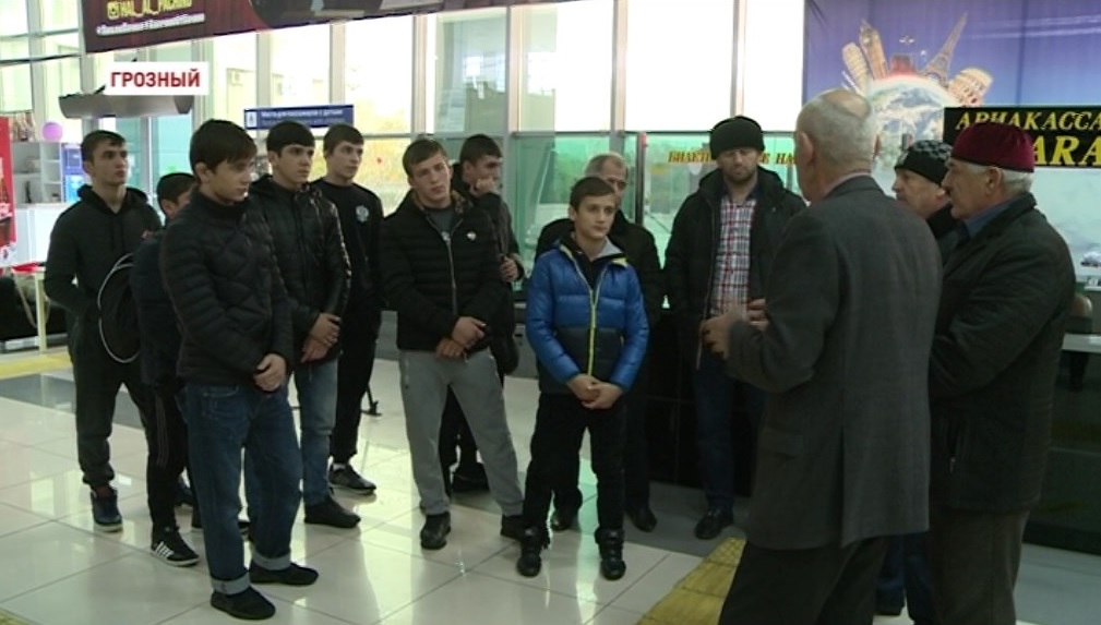В Грозный вернулись триумфаторы первенства России по вольной борьбе среди юношей до 16 лет 