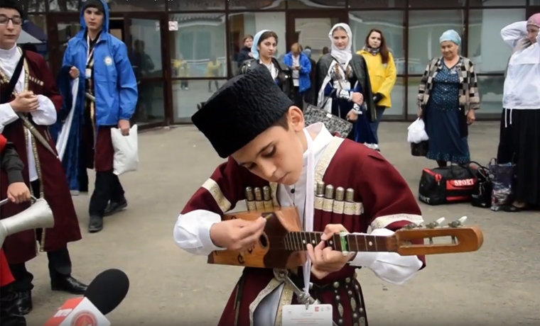 Чеченские школьники приняли участие в фестивале народной культуры «Наследники традиций»