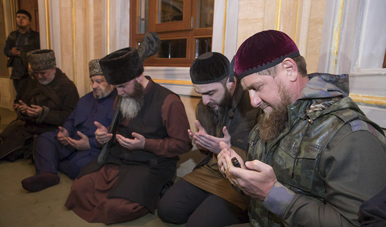 Рамзан Кадыров посетил зиярат матери шейха Кунта-Хаджи Кишиева - Хеды