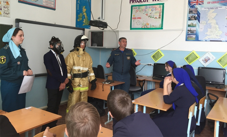 В школах Чечни прошли уроки о профессии пожарного