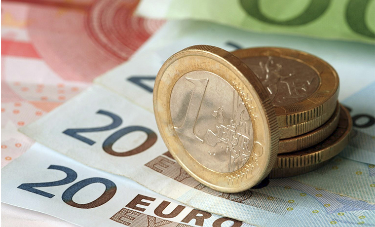 Курс евро впервые за полтора года упал ниже 60 руб.