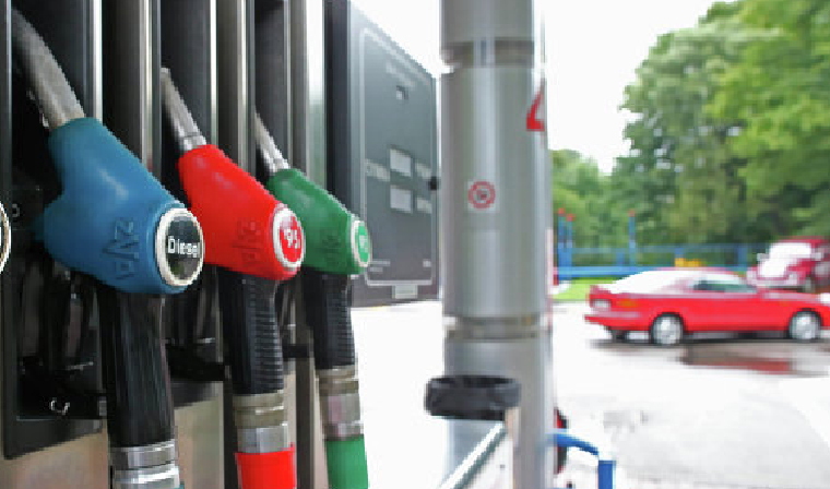 Биржевые цены на бензин в России начали снижаться