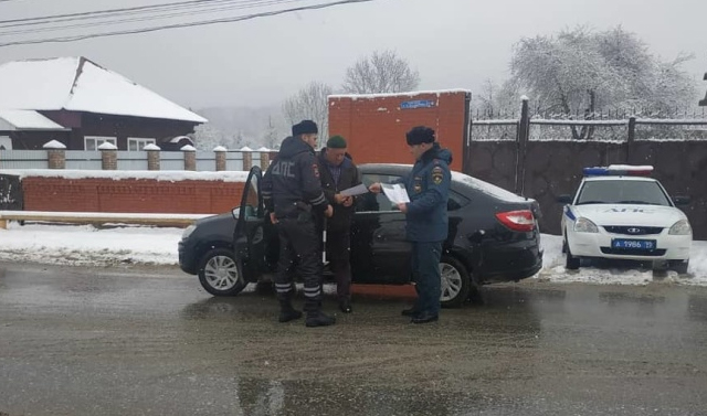 Инспекторы МЧС и ГИБДД провели совместную акцию на дорогах Чеченской Республики