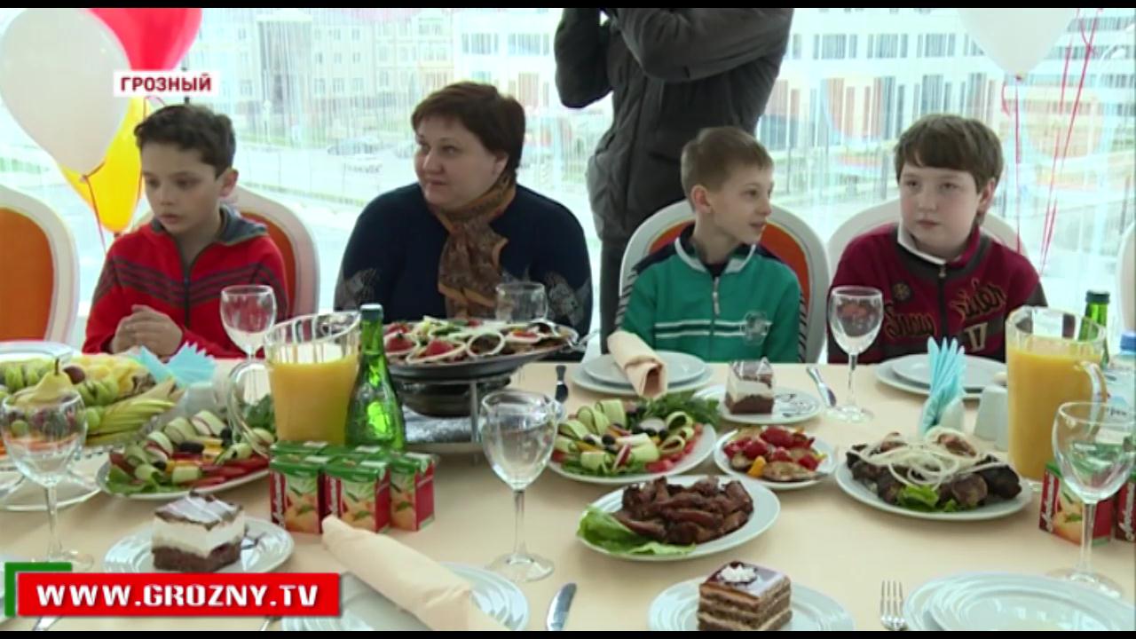 В поисках помощи семьи из ДНР и ЛНР прибыли в Чечню.