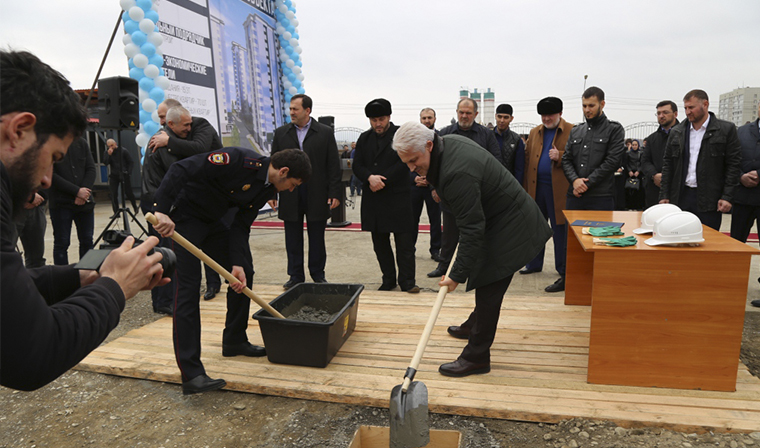 В Грозном состоялась закладка капсулы под строительство многоквартирного жилого комплекса