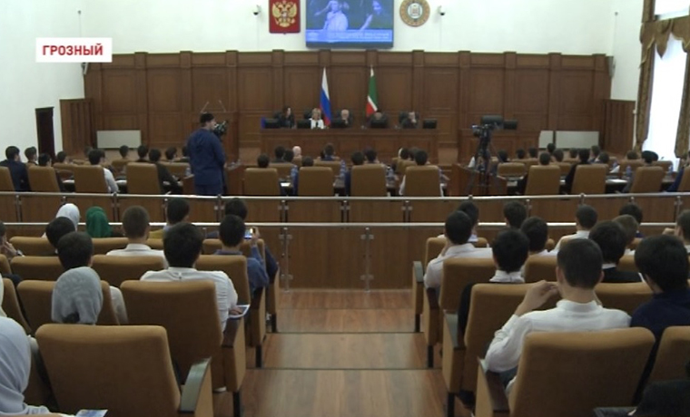 Руководство института законотворчества Саратовской юракадемии встретилось с чеченскими школьниками  