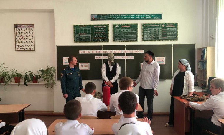 Чеченских школьников обучили правилам пожарной безопасности