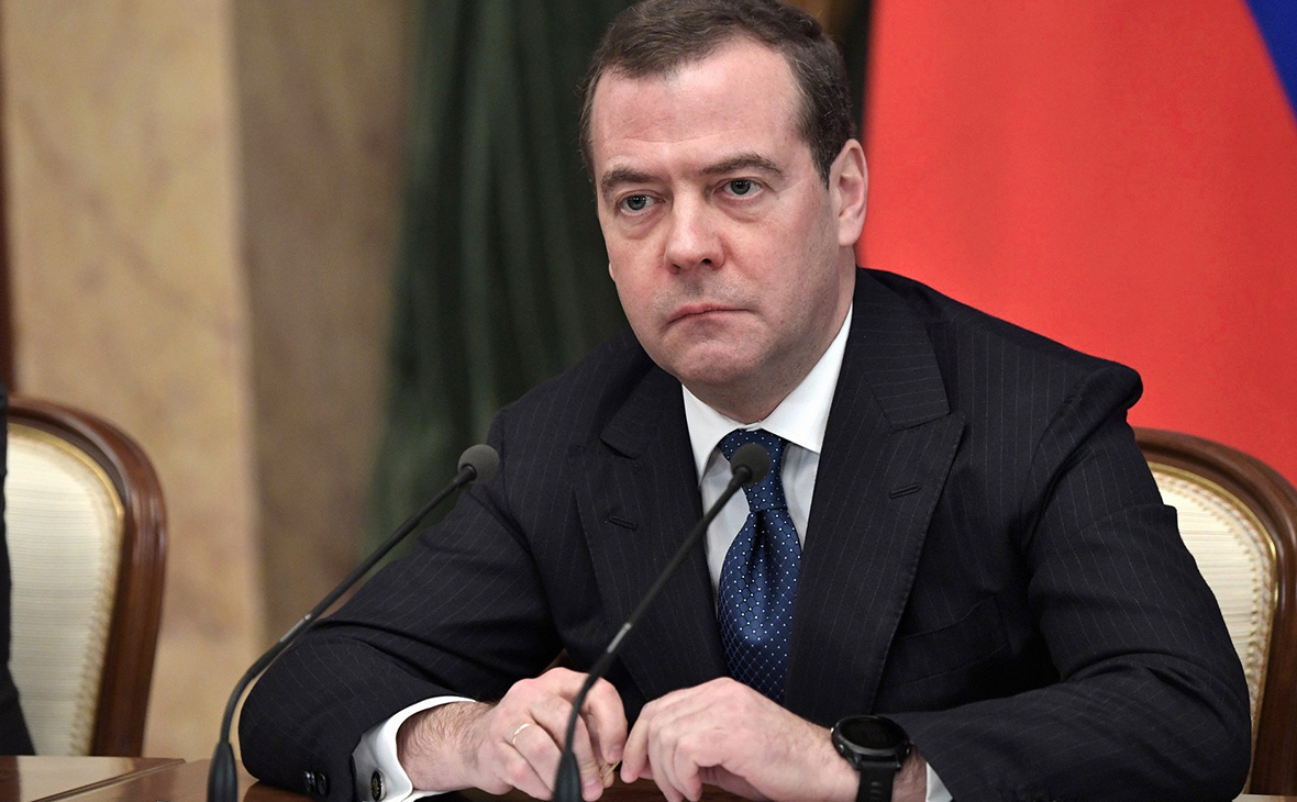 Медведев оценил ситуацию с распространением COVID-19