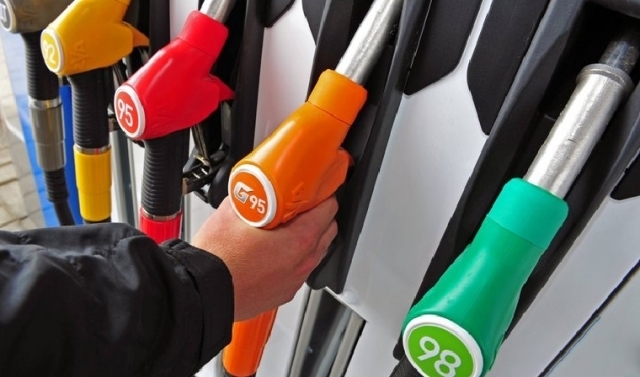 Минфин не ждет снижения цен на бензин в России из-за обвала нефтяных котировок