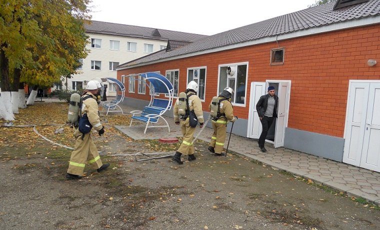 В школе-интерате Урус-Мартана прошли пожарно-тактические учения