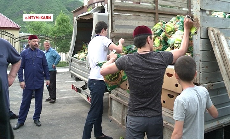 Фонд Кадырова провел благотворительную акцию в Итум-Калинском районе