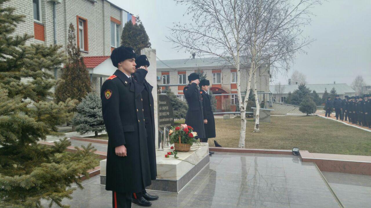 Грозненские суворовцы отдали дань памяти и уважения защитникам Отечества