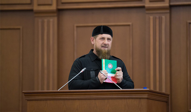 Рамзан Кадыров принял участие в торжественном собрании, посвящённом Дню Конституции ЧР