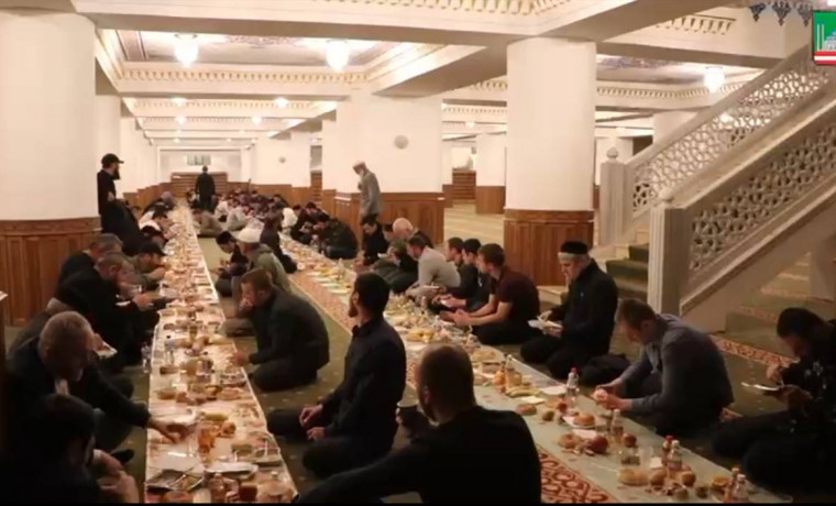 В мечети "Сердце Чечни" прошел коллективный Ифтар