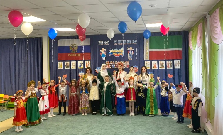 В грозненском детском саду Росгвардии отметили открытие Года единства народов России