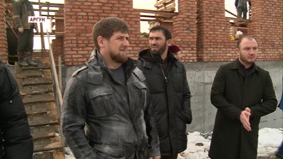 Р. Кадыров проинспектировал строительство школ и мечетей в г. Аргуне и с. Новый Беной