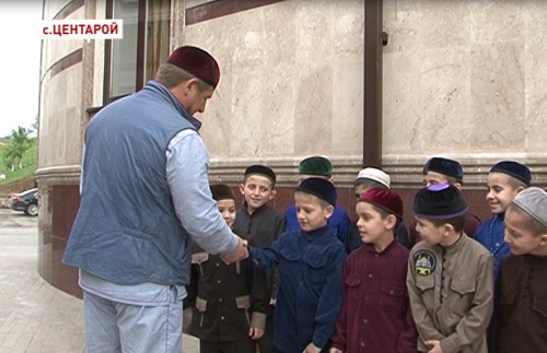 Рамзан Кадыров посетил школу хафизов в Центарое