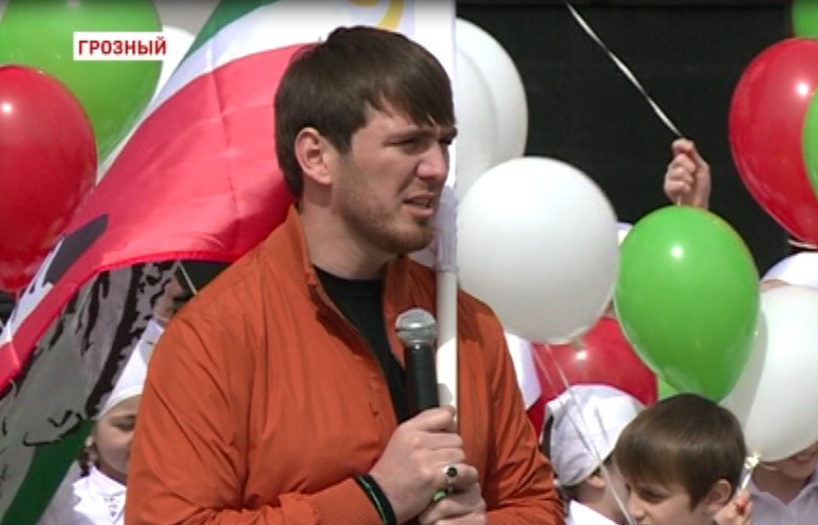 В Грозном прошел праздничный концерт, посвященный празднованию 10-летнего юбилея проведения референдума в ЧР