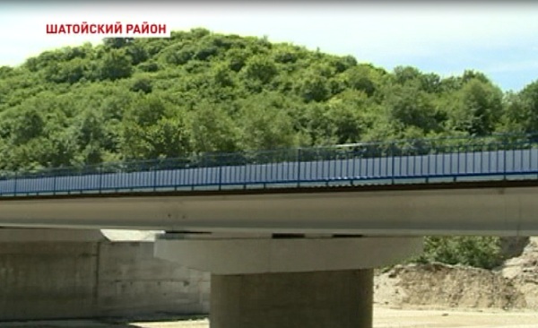 Новый мост связал Улус-Керт с райцентром Шатой