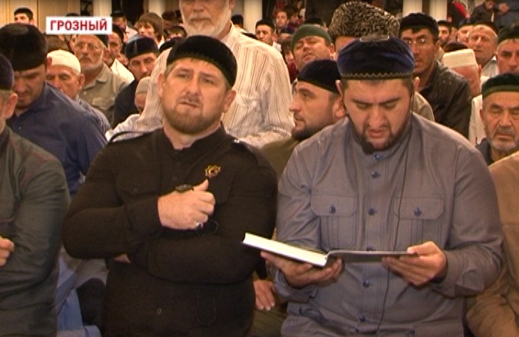 Тысячи верующих в «Сердце Чечни» в надежде встретить ночь Лейлят-аль-Кадр