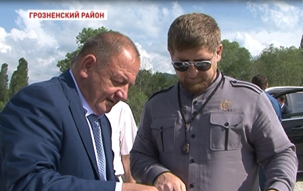 Глава Чечни проинспектировал строительство дороги Грозный-Ведучи