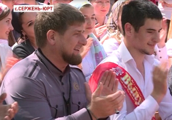 Рамзан Кадыров встретился с выпускниками Шалинского района