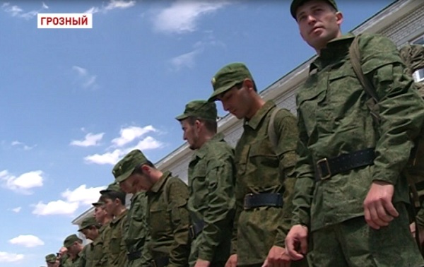 Очередную группу призывников проводили в военном комиссариате республики